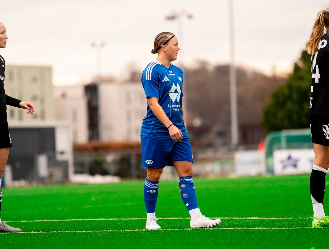 Hilde Årsbog Bjåstad i aksjon under treningskampen mot Rosenborg.