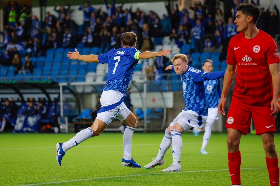 Magnus Wolff Eikrem feirer kampens første scoring! .Foto: Svein Ove Ekornesvåg / NTB