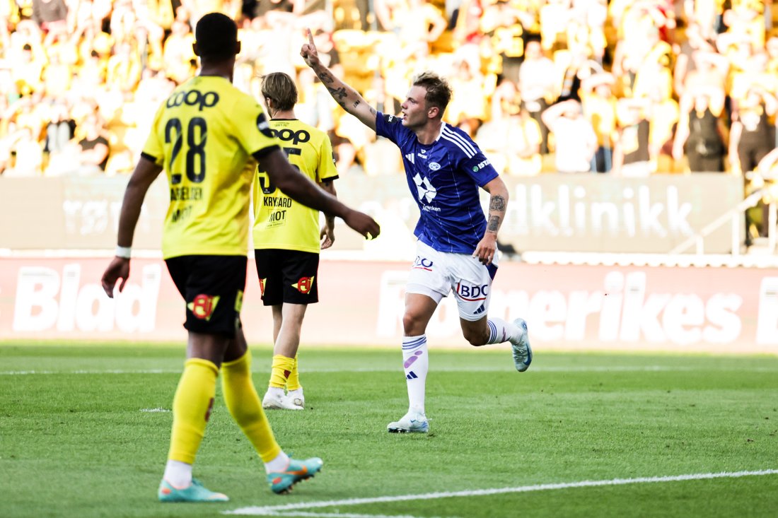 Frederik Ihler jubler debutscoringen på overtid av kampens første omgang. Foto: Thomas Andersen / NTB