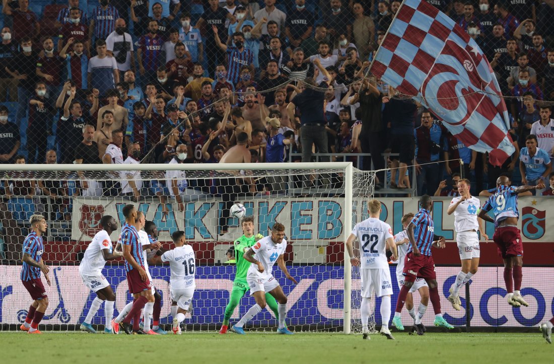 Full kok i tyrkiske Trabzon da Trabzonspor og Mole spilte 3-3. Foto: AP/NTB