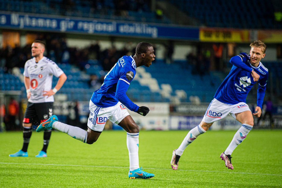 2-2! Datro David Fofana kjørte rene trikseoppvisningen før han dundret inn utligningen. Foto: Marius Simensen / NTB