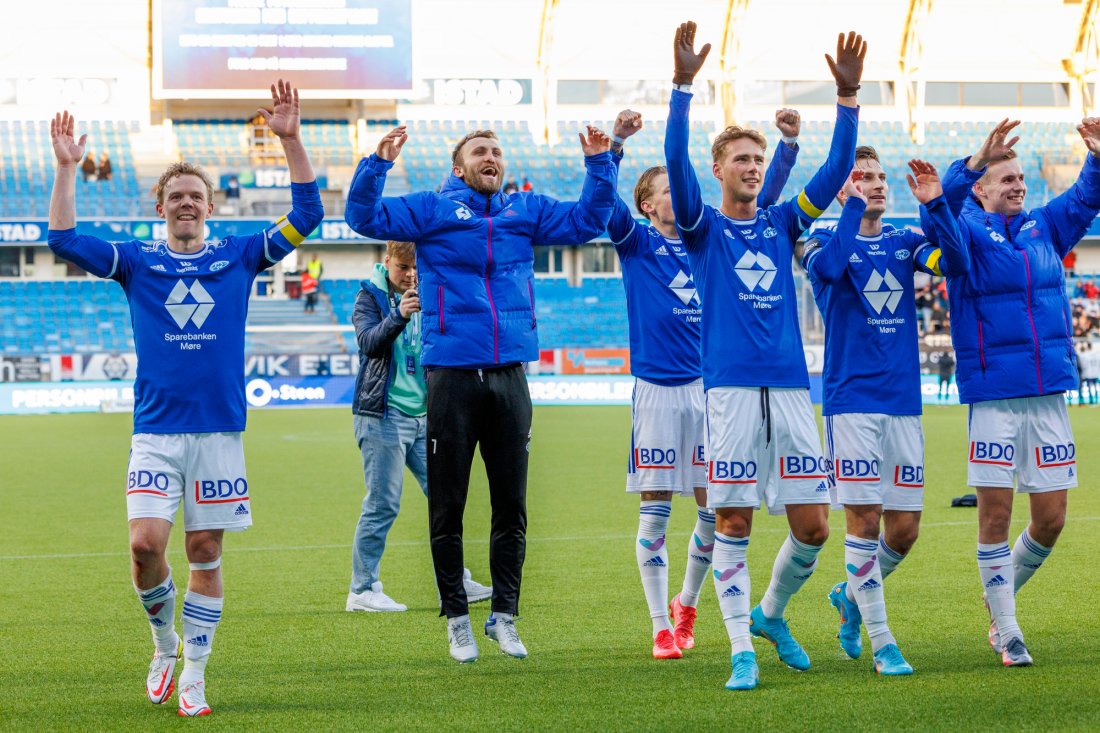 Jubler for cupfinale: Erling Knudtzon (tv), Magnus Wolff Eikrem, Birk Risa, Magnus Grødem, Kristoffer Haugen og Sivert Mannsverk. Foto: Svein Ove Ekornesvåg / NTB