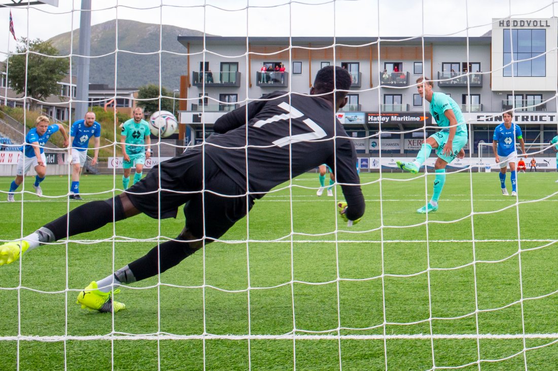 Her sender Magnus Grødem Molde videre i cupen. Foto: Svein Ove Ekornesvåg / NTB