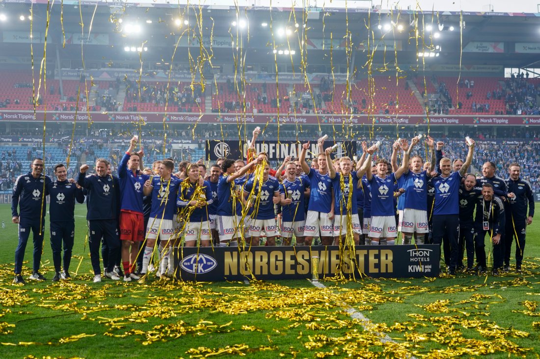 Gulljubel etter at Molde vant cupfinalen mot Bodø/Glimt på Ullevaal. Foto: Terje Pedersen / NTB