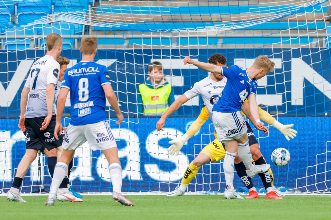 2-0! Ola Brynhildsen scorer Moldes andre mål. Foto: Svein Ove Ekornesvåg / NTB