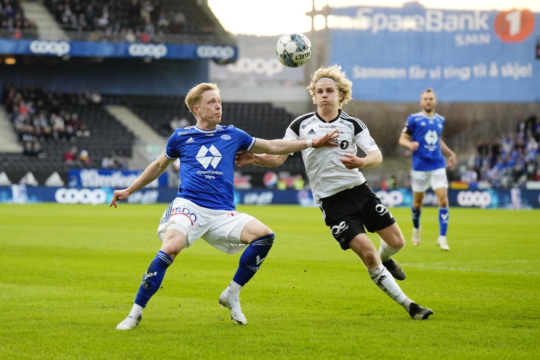 Ola Brynhildsen i duell med Edvard Tagseth på Lerkendal Stadion. Foto: Ole Martin Wold / NTB