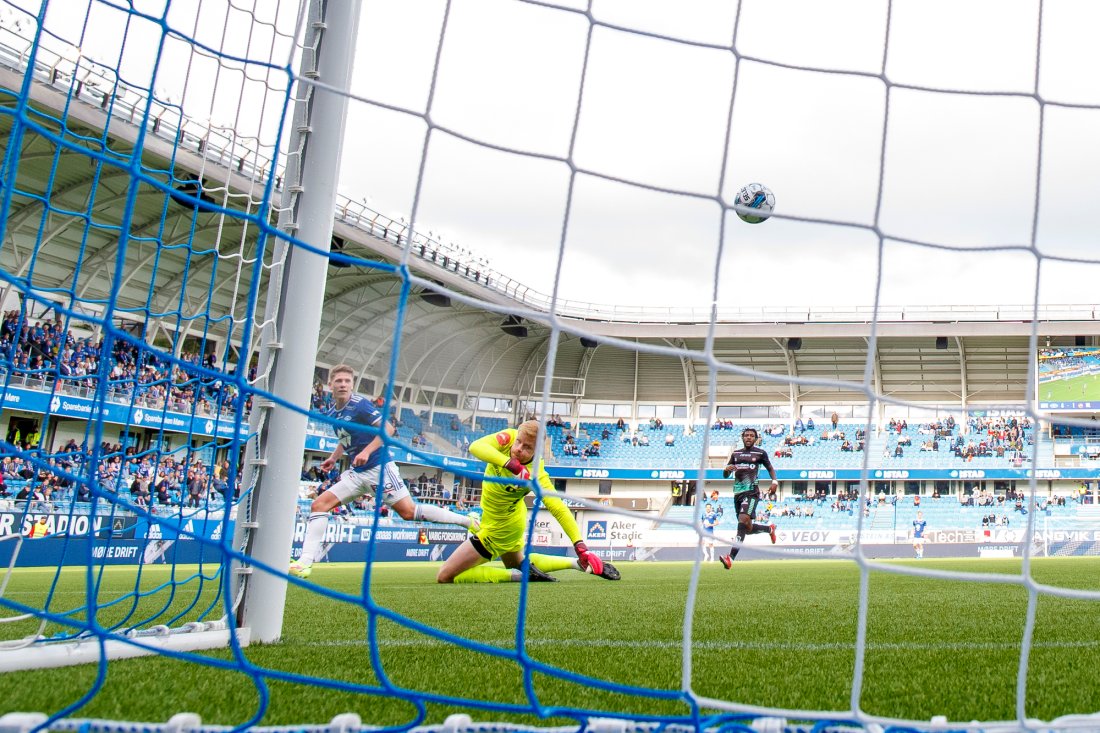 Markus André Kaasa setter inn 5-1 og sender Molde til topps på tabellen! Foto: Svein Ove Ekornesvåg / NTB