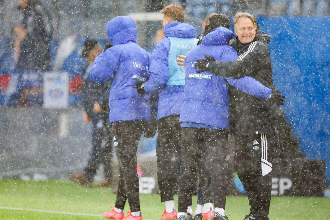 Erling Moe i regnværet etter seier 1-0 mot Vålerenga på Aker Stadion. Foto: Svein Ove Ekornesvåg / NTB