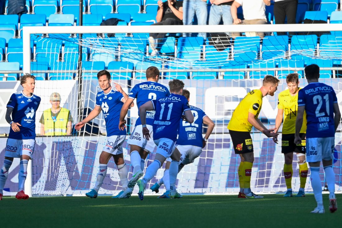 Kristoffer Haugen headet inn 1-1 etter corner. Foto: Marit Hommedal / NTB