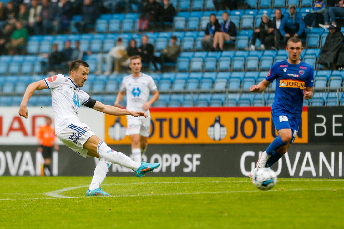 Martin Linnes utligner 1-1. Foto: Trond Reidar Teigen / NTB