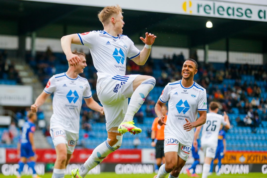 Molde-jubel etter at Ola Brynhildsen har gjort 3-2 i sluttminuttene. Foto: Trond Reidar Teigen / NTB