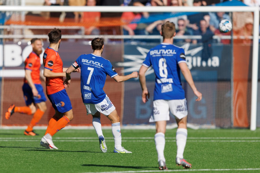 0-1! Magnus Wolff Eikrem takker og bukker når han kan sette ballen i åpent mål allerede etter et par minutt. Foto: Svein Ove Ekornesvåg / NTB