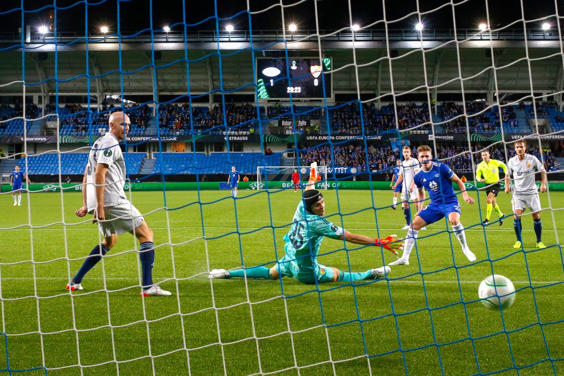 Markus André Kaasa setter inn 2-0 på Jacob Widell Zetterstrõm. Foto: Svein Ove Ekornesvåg / NTB